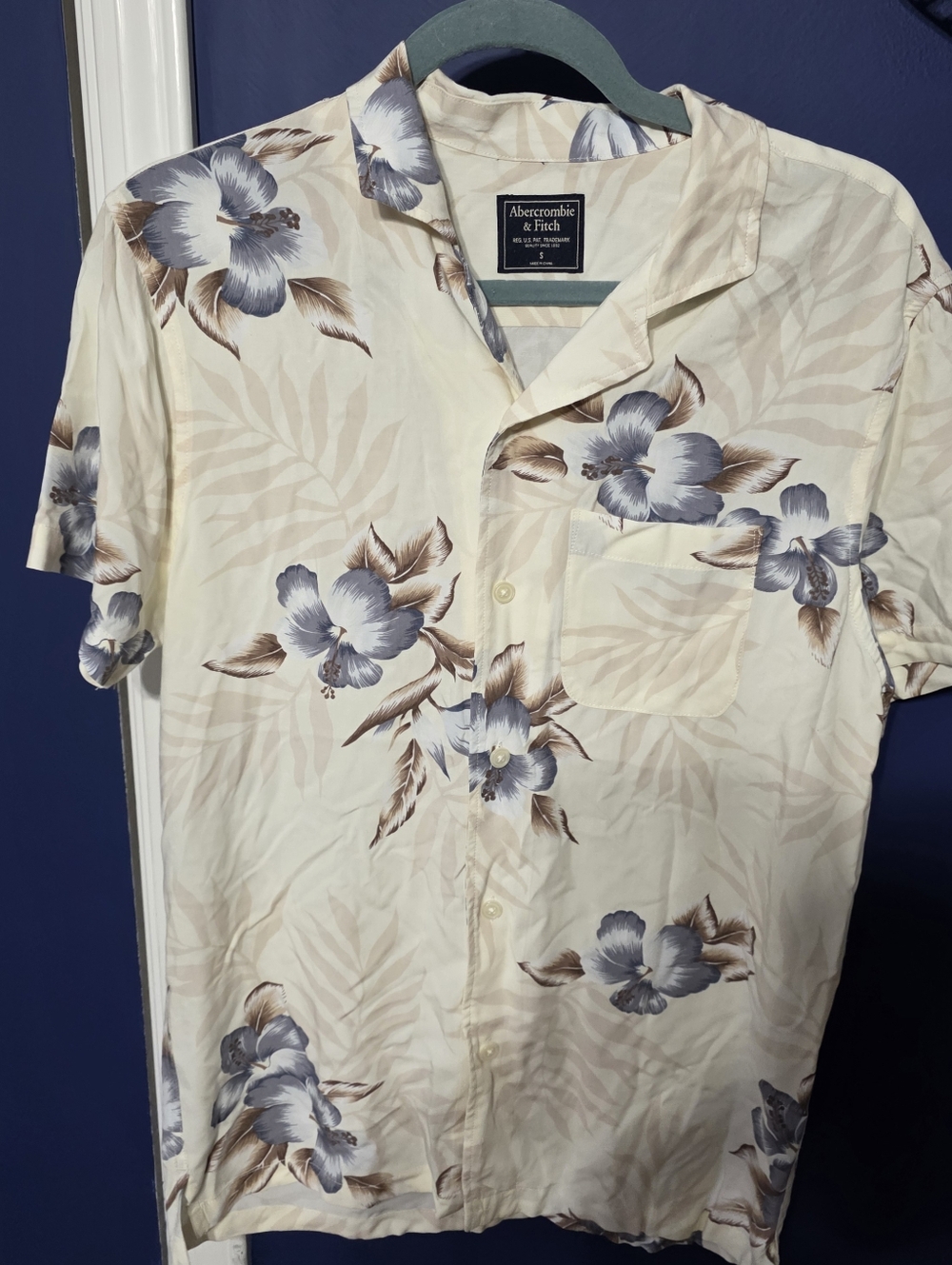 Abercrombie & Fitch Men's Cream Floral Short-Sleeve Button Shirt